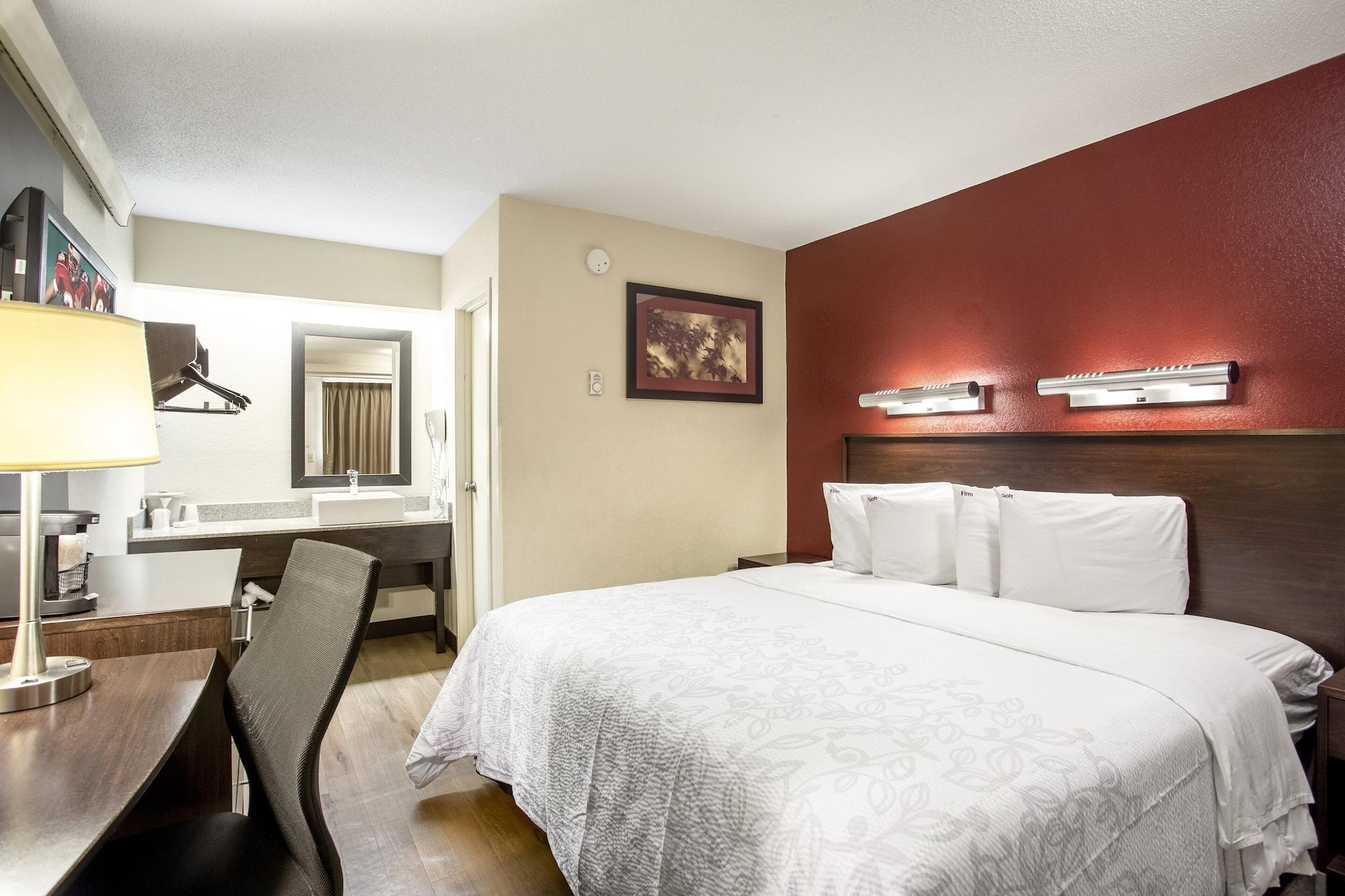 Hotel Red Roof Plus+ Wilmington - Newark
