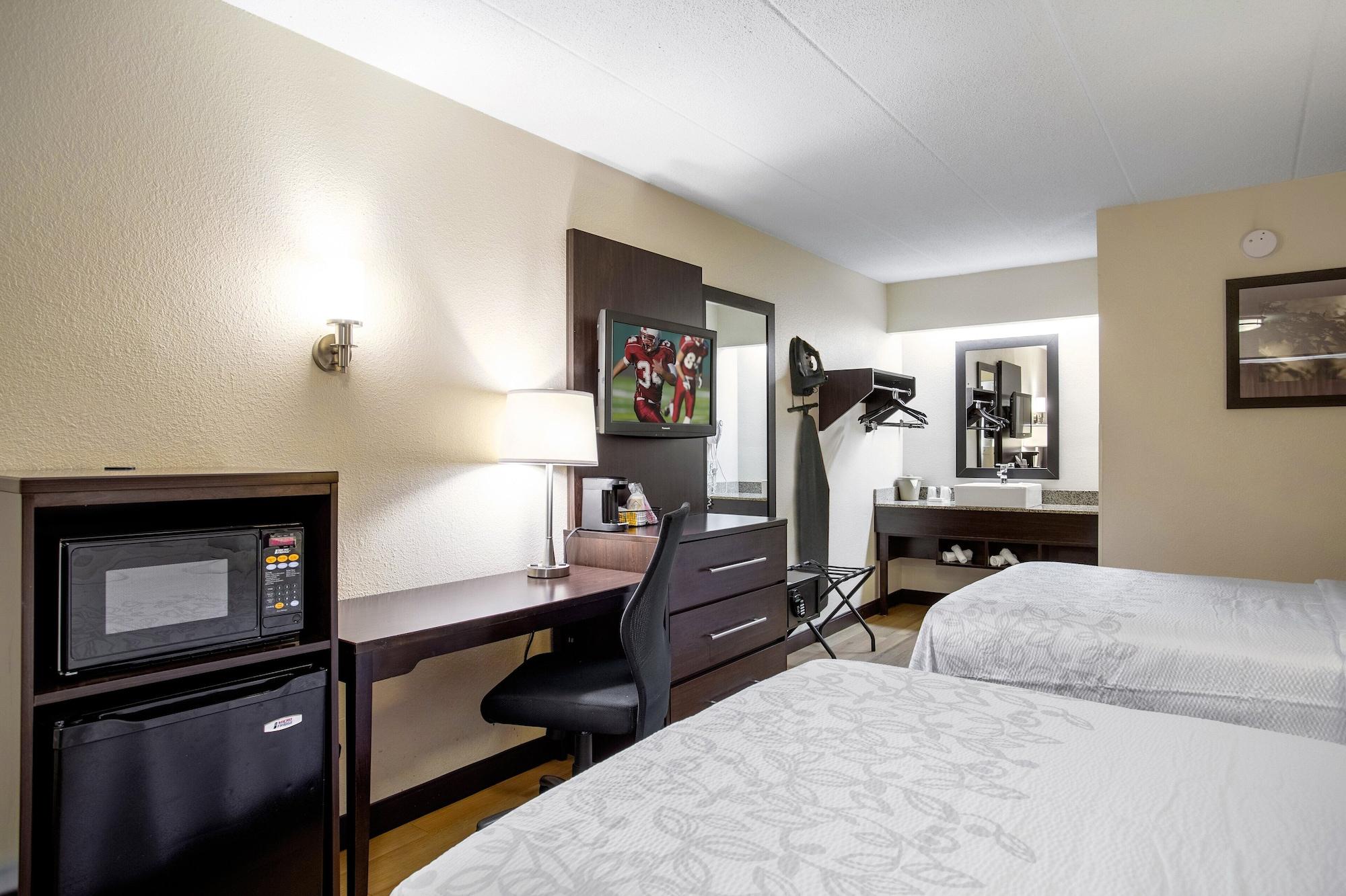 Red Roof Plus+ Wilmington - Newark 3*